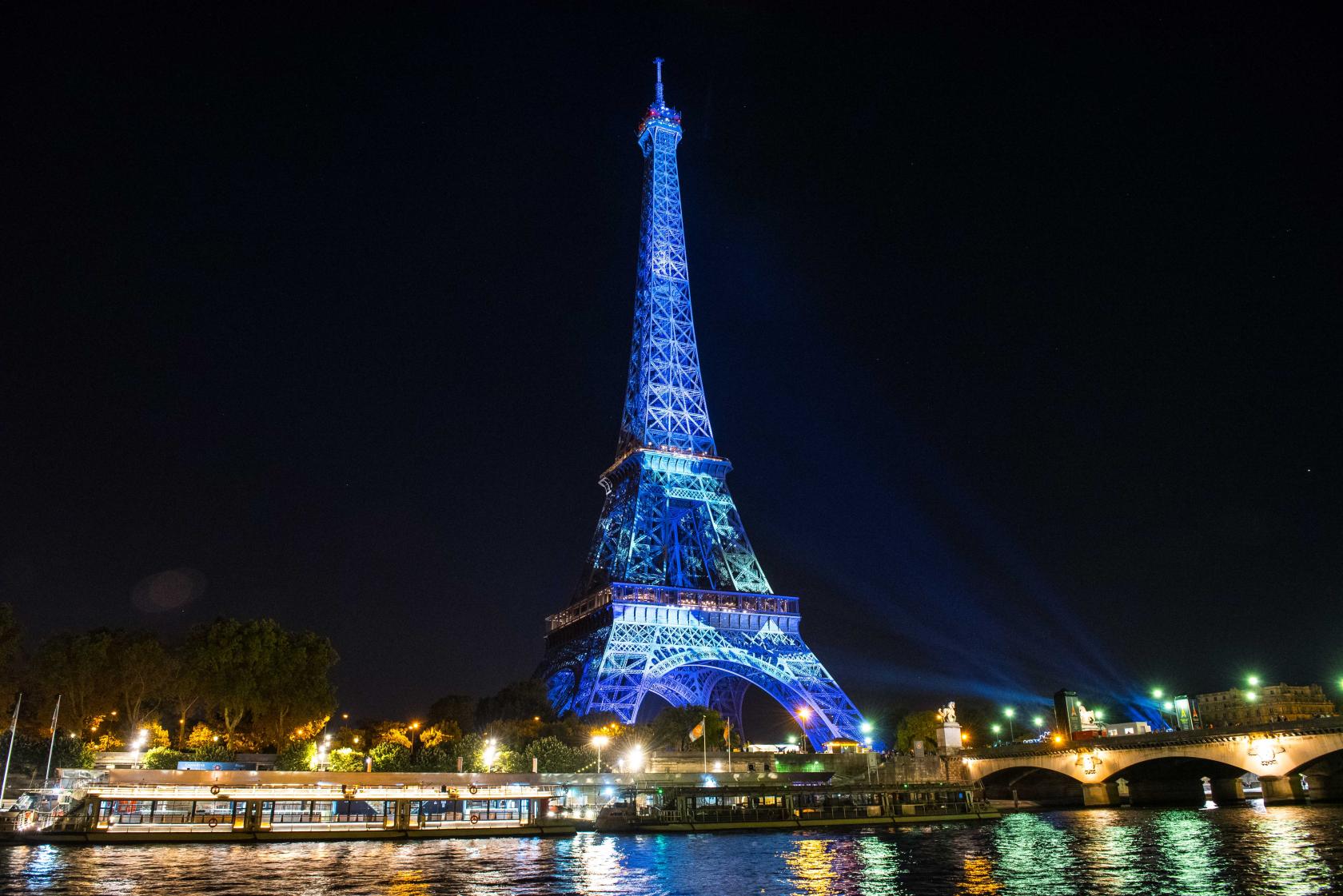Japonismes 2018: Panasonic Business projectors help to illuminate the Eiffel Tower